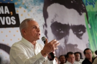 Sábado 16 de diciembre del 2017. Tuxtla Gutiérrez. José Antonio Aguilar Bodegas, renuncia al Partido Institucional esta mañana durante el encuentro de Organizaciones y sectores productivos de Chiapas.