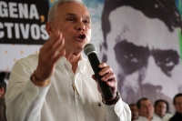 Sábado 16 de diciembre del 2017. Tuxtla Gutiérrez. José Antonio Aguilar Bodegas, renuncia al Partido Institucional esta mañana durante el encuentro de Organizaciones y sectores productivos de Chiapas.