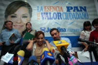 Vázquez Mota se reúne con jóvenes panistas.