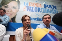 Vázquez Mota se reúne con jóvenes panistas.