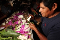 Martes 24 de abril del 2012. Preparando las ofrendas de San Marcos.