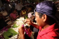 Martes 24 de abril del 2012. Preparando las ofrendas de San Marcos.