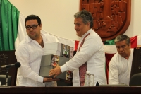 Noviembre del 2012. Tuxtla Gutiérrez, Chiapas. Juan Sabines Guerrero en el congreso del estado presenta el sexto informe de la administración chiapaneca.