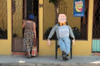 Viernes 30 de marzo del 2018. Chiapa de Corzo. El Judas urbano. Una solitaria figura de la crí­tica social representada en un Juditas en una calle de la ciudad.