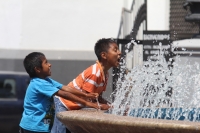 Lunes 26 de marzo del 2012. Aprovechando el agua de las fuentes.