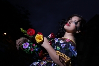 Martes 6 de enero del 2014. Chiapa de Corzo. Las Chiapanecas vestida de tul y lino, de negro y coloridas flores, acompañan a los danzantes Parachicos durante la Fiesta Grande de Enero con la elegante belleza de las mujeres de la ribera del rio Grijalva y Martes 6 de enero del 2014. Chiapa de Corzo. Las Chiapanecas vestida de tul y lino, de negro y coloridas flores, acompañan a los danzantes Parachicos durante la Fiesta Grande de Enero con la elegante belleza de las mujeres de la ribera del rio Grijalva y