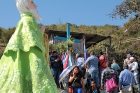 Sábado 10 de febrero del 2018. Comitan de Domí­nguez. Romerí­a de San Caralampio. Durante la Salidas de Flores y Velas durante las fiestas patronales de la Ciudad de las Flores, las manifestaciones sincréticas conviven de la mano encontrándose las comp