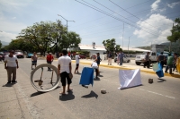 Jueves 27 de julio del 0217. Tuxtla Gutiérrez. Colonos de Los Pájaros obligan a las autoridades municipales a concluir las obras de alcantarillado y pavimentación del ayuntamiento tuxtleco por los problemas sanitarios que ocasionan las obras inconclusas e Jueves 27 de julio del 0217. Tuxtla Gutiérrez. Colonos de Los Pájaros obligan a las autoridades municipales a concluir las obras de alcantarillado y pavimentación del ayuntamiento tuxtleco por los problemas sanitarios que ocasionan las obras inconclusas e