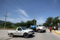 Jueves 27 de julio del 0217. Tuxtla Gutiérrez. Colonos de Los Pájaros obligan a las autoridades municipales a concluir las obras de alcantarillado y pavimentación del ayuntamiento tuxtleco por los problemas sanitarios que ocasionan las obras inconclusas e