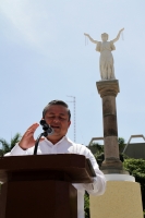 Sábado 11 de agosto del 2018. Tuxtla Gutiérrez. Restaurada por el artista chiapaneco; Gabriel Gallegos la estatua de mármol La Libertad es colocada de nuevo en su pedestal de la plaza central durante el aniversario 126 de que esta ciudad obtuviera el n