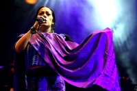 Foto/Fredy Durante. Lila Downs durante el cierre del festival Cervantino Barroco 2011.