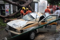 Miércoles 22 de julio del 2020. Tuxtla Gutiérrez. Durante la fuerte lluvia de esta tarde, las calles de la ciudad sufren encharcamientos y hay varios árboles colapsados