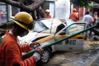 Miércoles 22 de julio del 2020. Tuxtla Gutiérrez. Durante la fuerte lluvia de esta tarde, las calles de la ciudad sufren encharcamientos y hay varios árboles colapsados