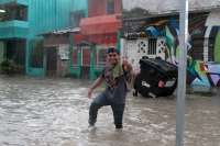Miércoles 22 de julio del 2020. Tuxtla Gutiérrez. Durante la fuerte lluvia de esta tarde, las calles de la ciudad sufren encharcamientos y hay varios árboles colapsados