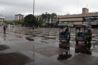 Domingo 2 de junio del 2019. Tuxtla Gutiérrez. Aspecto de la llovizna en la plaza central de la ciudad