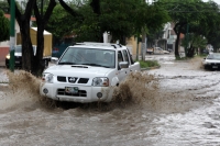 Viernes 14 de julio del 2017. Tuxtla Gutiérrez. Encharcamientos en varias vialidades son reportadas en el centro de la capital chiapaneca después de la lluvia de esta tarde.