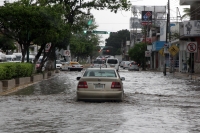 Viernes 14 de julio del 2017. Tuxtla Gutiérrez. Encharcamientos en varias vialidades son reportadas en el centro de la capital chiapaneca después de la lluvia de esta tarde.