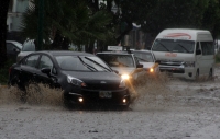 Viernes 14 de julio del 2017. Tuxtla Gutiérrez. Encharcamientos en varias vialidades son reportadas en el centro de la capital chiapaneca después de la lluvia de esta tarde.