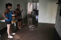 Viernes 24 de mayo del 2013. Tuxtla Gutiérrez. La lluvia de esta tarde ocasionó varios encharcamientos en la zona oriente norte de esta ciudad.