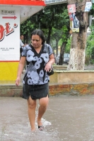 Miércoles 13 de julio. Las intensas lluvias en la ciudad de Tuxtla Gutiérrez han ocasionado problemas viales en la 9ª sur poniente de la ciudad, encharcamientos en algunas aceras y avenidas y los reblandecimientos de construcciones de adobe en el centro d