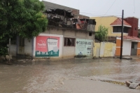 Viernes 17 de agosto del 2012. Tuxtla Gutiérrez, Chiapas. Aspecto de algunas calles abnegadas por las intensas lluvias de las últimas horas.