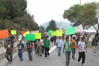 San Cristóbal de Las Casas, Chis. 26 de Mayo. En demanda de que sean destituidos agentes y altos mandos de la Policía Federal, destacamentados en San Cristóbal de Las Casas, unos 500 comerciantes indígenas marcharon este jueves 26 de mayo y realizaron una