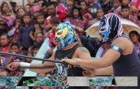 Jueves 10 de agosto del 2017. San Lorenzo Zinacantan. La función de lucha libre durante las celebraciones patronales de esta comunidad de la región de Los Altos de Chiapas.