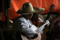 20210610. Tuxtla G. Al inicio del Baile de las Espuelas u Octava de Corpus que realiza la comunidad Zoque en la capital del estado de Chiapas