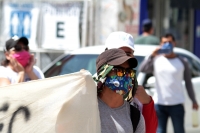 Lunes 13 de julio del 2020. Tuxtla Gutiérrez. Continúan las protestas para exigir el pago atrasado de maestros, este medio día en las entradas del edificio de la administración del gobierno estatal