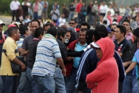 Martes 8 de diciembre del 2015. Tuxtla Gutiérrez. Elementos de la Policía Federal resguardan las entradas de la Escuela Nacional de Protección Civil en donde se lleva a cabo el Examen de Evaluación a los Docentes en Chiapas, donde después de enfrentarse u