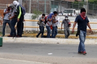 Sábado 21 de mayo del 2016. Tuxtla Gutiérrez. Un enfrentamiento más entre el movimiento magisterial y policías en la capital del estado de Chiapas.