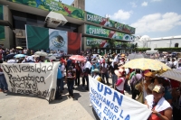 Viernes 27 de junio del 2014. Tuxtla Gutiérrez. Los maestros chiapanecos realizan La Marcha de la Dignidad Magisterial a un año del inicio de las movilizaciones y del operativo policiaco en el oriente de la capital del estado de Chiapas.