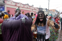Domingo 22 de septiembre del 2019. San Cristóbal de las Casas. Los Esclavos Mercedarios, Panzudos y las representaciones satíricas de diferentes personajes acompañan la procesión durante El Anuncio de la Fiesta del Barrio de la Merced