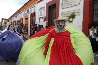 Domingo 22 de septiembre del 2019. San Cristóbal de las Casas. Los Esclavos Mercedarios, Panzudos y las representaciones satíricas de diferentes personajes acompañan la procesión durante El Anuncio de la Fiesta del Barrio de la Merced