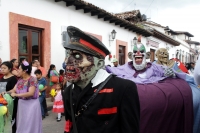 Domingo 22 de septiembre del 2019. San Cristóbal de las Casas. Los Esclavos Mercedarios, Panzudos y las representaciones satíricas de diferentes personajes acompañan la procesión durante El Anuncio de la Fiesta del Barrio de la Merced