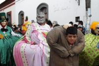 Domingo 22 de septiembre del 2019. San Cristóbal de las Casas. Los Esclavos Mercedarios, Panzudos y las representaciones satíricas de diferentes personajes acompañan la procesión durante El Anuncio de la Fiesta del Barrio de la Merced