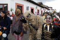 Domingo 22 de septiembre del 2019. San Cristóbal de las Casas. Los Esclavos Mercedarios, Panzudos y las representaciones satíricas de diferentes personajes acompañan la procesión durante El Anuncio de la Fiesta del Barrio de la Merced