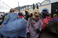 Domingo 22 de septiembre del 2019. San Cristóbal de las Casas. Los Esclavos Mercedarios, Panzudos y las representaciones satíricas de diferentes personajes acompañan la procesión durante El Anuncio de la Fiesta del Barrio de la Merced