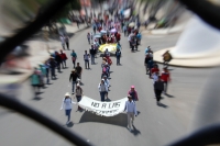 Lunes 15 de mayo del 2017. Tuxtla Gutiérrez. Organizaciones sociales se suman a los contingentes al final de la marcha convocada para protestar durante este Día del Maestro durante las jornadas de protestas del movimiento magisterial en Chiapas.