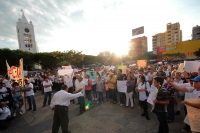 Sábado 27 de enero del 2018. Tuxtla Gutiérrez. Familiares y amigos del profesor Adán de la UNICACH marchan hacia la Plaza Central donde exigen el esclarecimiento y justicia para el biólogo asesinado en Chiapas.