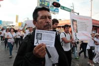 Sábado 27 de enero del 2018. Tuxtla Gutiérrez. Familiares y amigos del profesor Adán de la UNICACH marchan hacia la Plaza Central donde exigen el esclarecimiento y justicia para el biólogo asesinado en Chiapas.