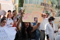 Sábado 27 de enero del 2018. Tuxtla Gutiérrez. Familiares y amigos del profesor Adán de la UNICACH marchan hacia la Plaza Central donde exigen el esclarecimiento y justicia para el biólogo asesinado en Chiapas.