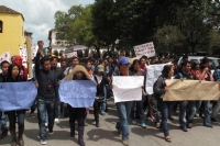 Chis. 28 de Septiembre. Marchan estudiantes de la UNICH