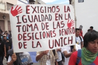Chis. 28 de Septiembre. Marchan estudiantes de la UNICH