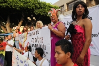 Martes 17 de mayo. Esta tarde organizaciones sociales y de grupos minoritarios realizan la Marcha Estatal en contra de la Homofobia por las avenidas de la ciudad de Tuxtla Gutiérrez.