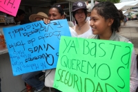 Domingo 27 de mayo del 2012. Tuxtla Gutiérrez, Chiapas. Grupos de estudiantes y jóvenes tuxtlecos se manifiestan este medio día en contra los asesinatos de mujeres en Chiapas y se organizan en el movimiento #123 Chiapas.
