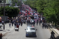 Jueves 20 de julio del 2017. Tuxtla Gutiérrez. El Movimiento Magisterial marcha este medio día respondiendo a la convocatoria del Comité Central de Lucha para la movilización Regional por las familias de Ayotizinapa.