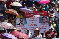 Lunes 8 de febrero del 2016. Tuxtla Gutiérrez. Aspectos de la marcha del movimiento magisterial en este medio día en la Avenida Central de la capital del estado de Chiapas.