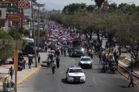 Lunes 8 de febrero del 2016. Tuxtla Gutiérrez. Aspectos de la marcha del movimiento magisterial en este medio día en la Avenida Central de la capital del estado de Chiapas.