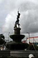 Lunes 30 de septiembre del 2019. Tuxtla Gutiérrez. El sistema de reciclado de agua de la fuente La Diana Cazadora continúa bombeando el líquido verde vertido durante la manifestación feminista de este fin de semana.